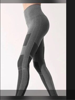 ALO full length moto leggings size Small EUC 28”